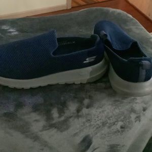 Men’s Go Walk Skechers Size 11 Wide Like New!